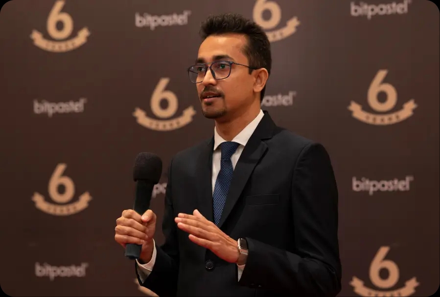 Bitpastel Townhall cake cutting with team members